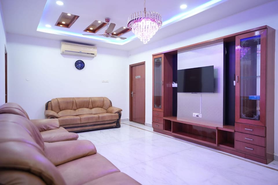 Communal lounge/ TV room, TV and multimedia, Living room, Decorative detail