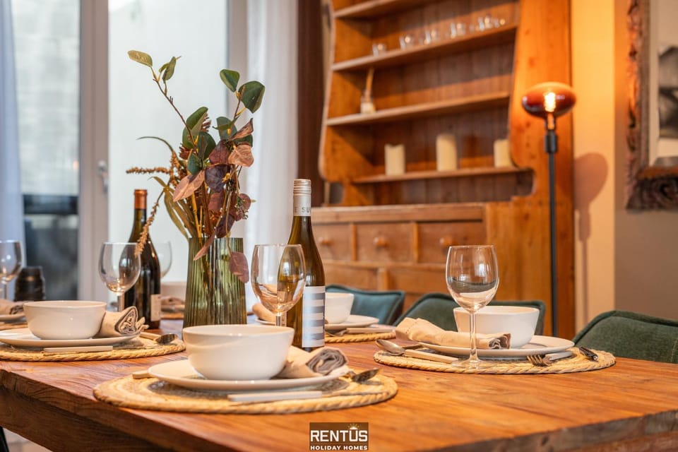 Seating area, Dining area