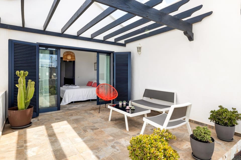 Bed, Balcony/Terrace, Garden view, Garden view, Quiet street view