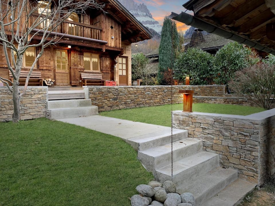 Property building, Spring, Day, Garden, Garden view