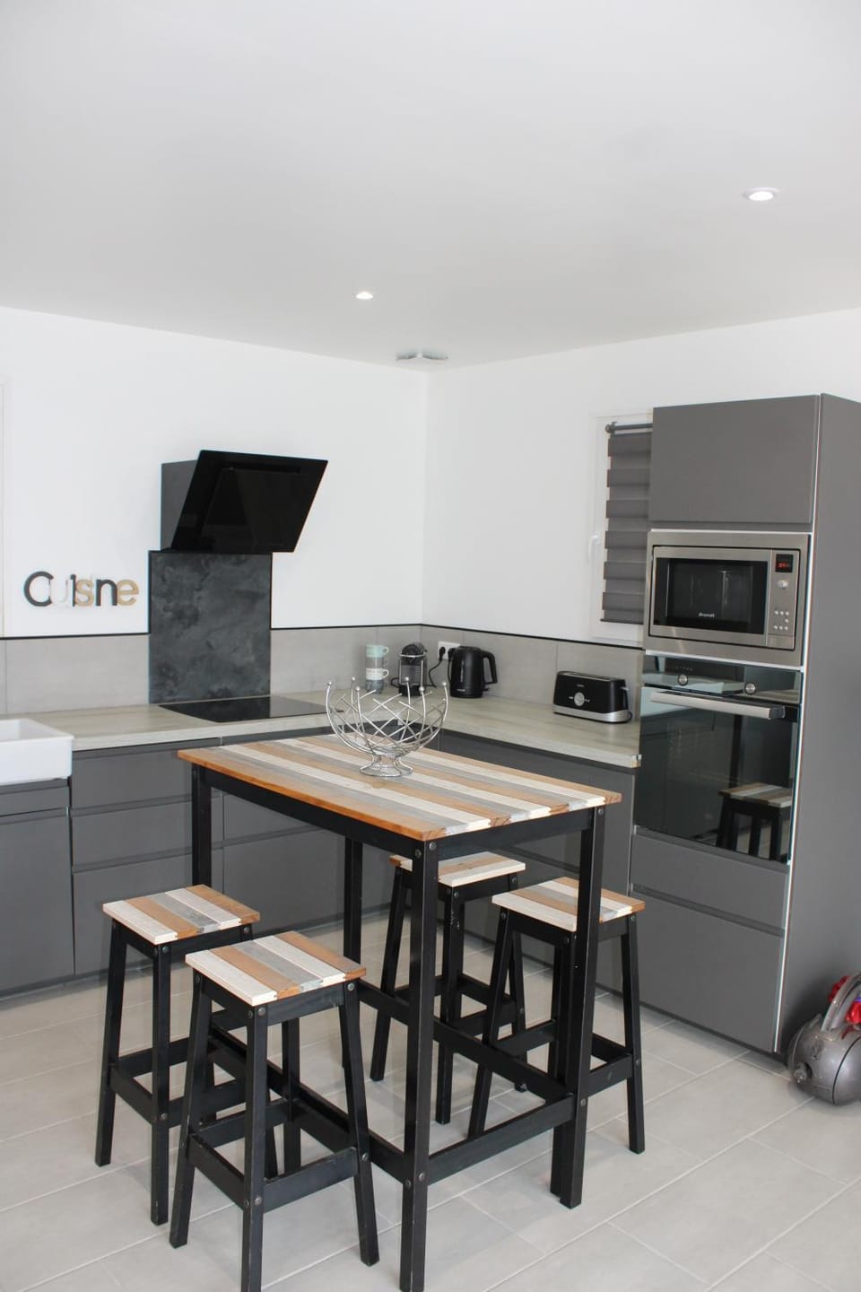 Kitchen or kitchenette, Living room