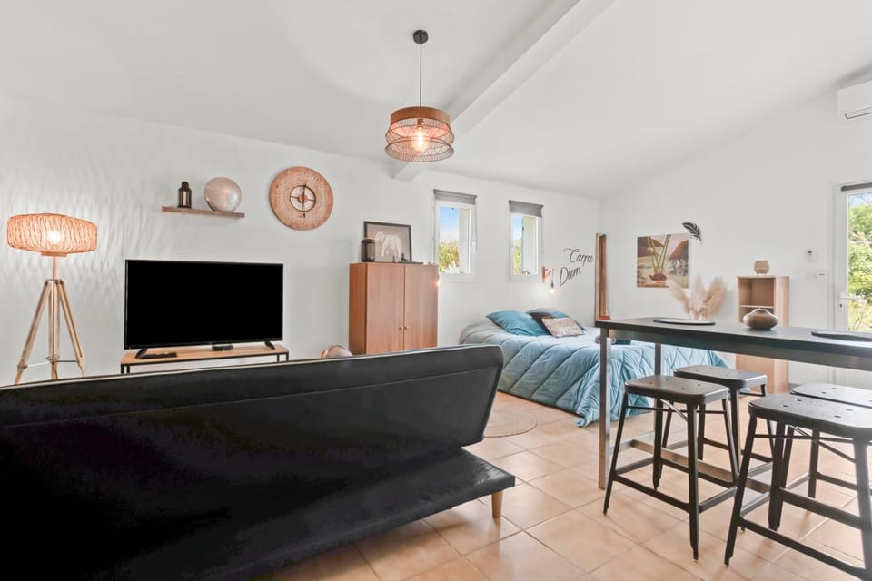 Petit Paradis House in Besse-sur-Issole