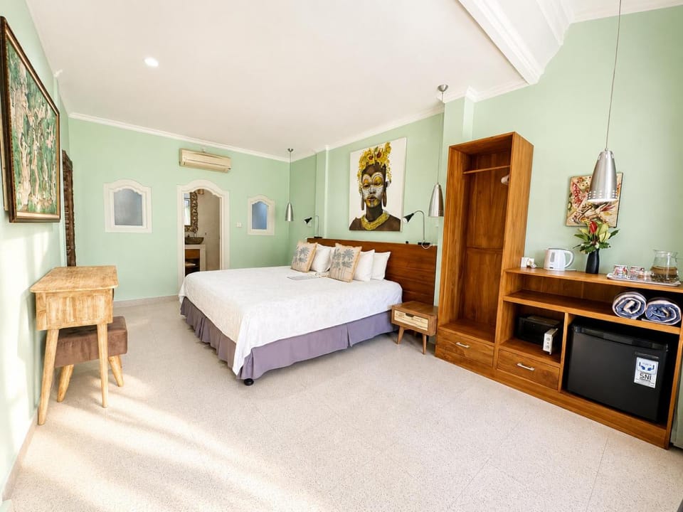 Bed, Coffee/tea facilities, Photo of the whole room, Bedroom, Garden view, Mountain view, Pool view, Alcoholic drinks, Non alcoholic drinks, furniture, hair dryier, minibar, wardrobe, air conditioner
