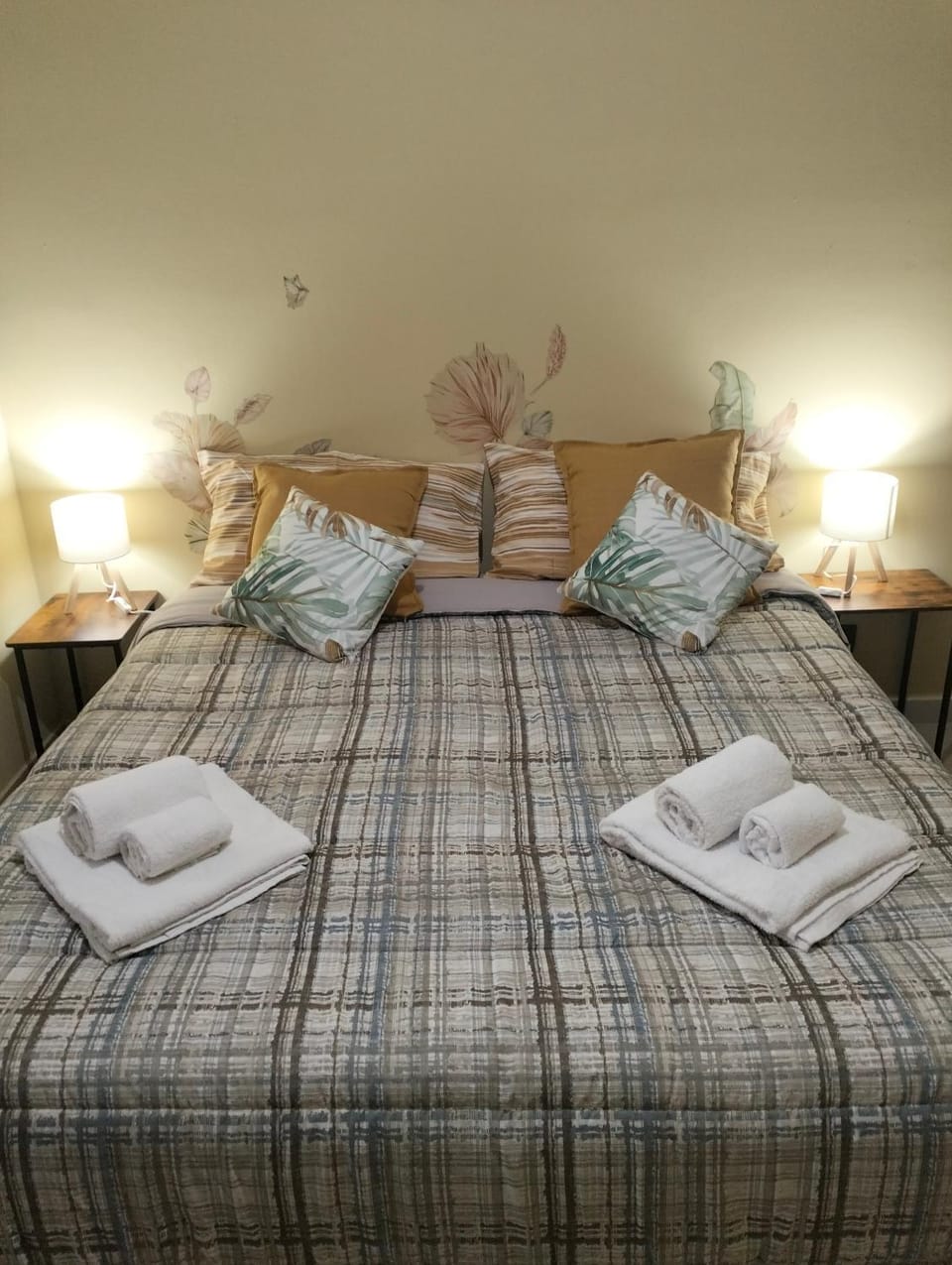 Bed, Decorative detail, Bedroom