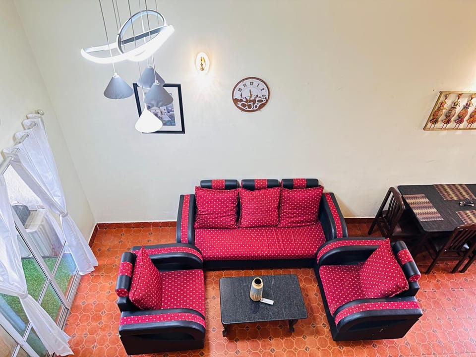'Sana Villa' 3 Bedroom Villa with Pool, kitchen, wifi, garden Anjuna Beach Goa "Premium Luxury Villas with Pool" Apartment in Goa, India