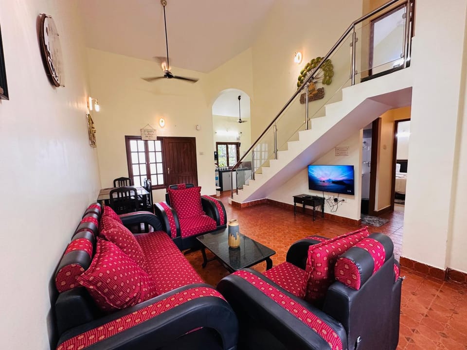 'Sana Villa' 3 Bedroom Villa with Pool, kitchen, wifi, garden Anjuna Beach Goa "Premium Luxury Villas with Pool" Apartment in Goa, India