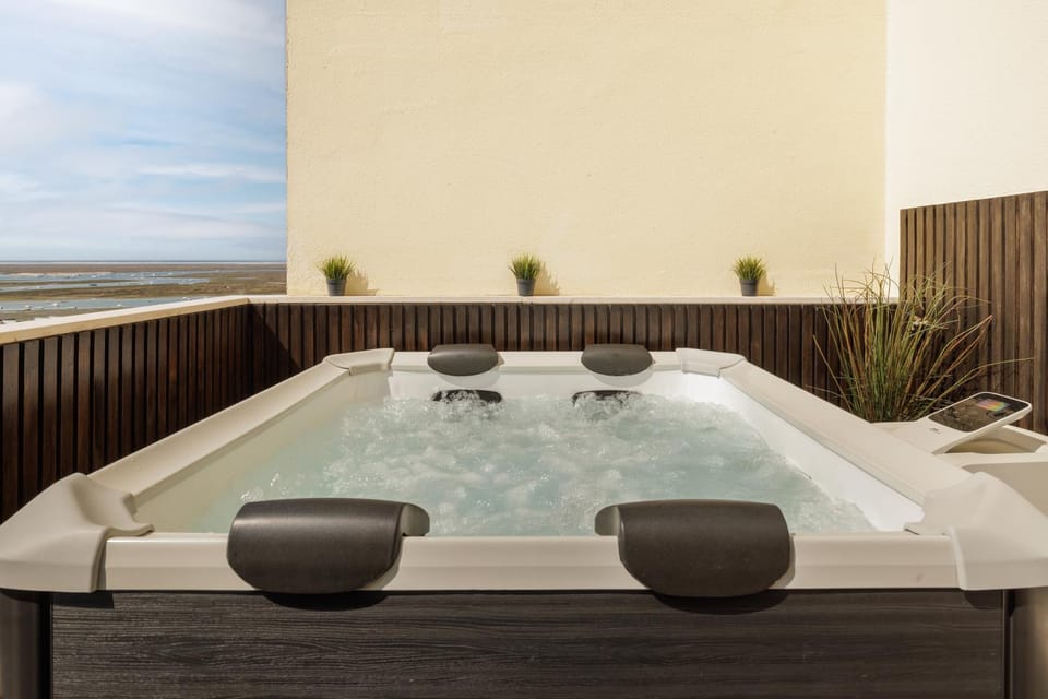 Hot Tub, Hot Tub