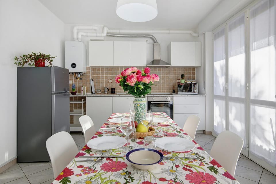 Property building, Kitchen or kitchenette, Living room