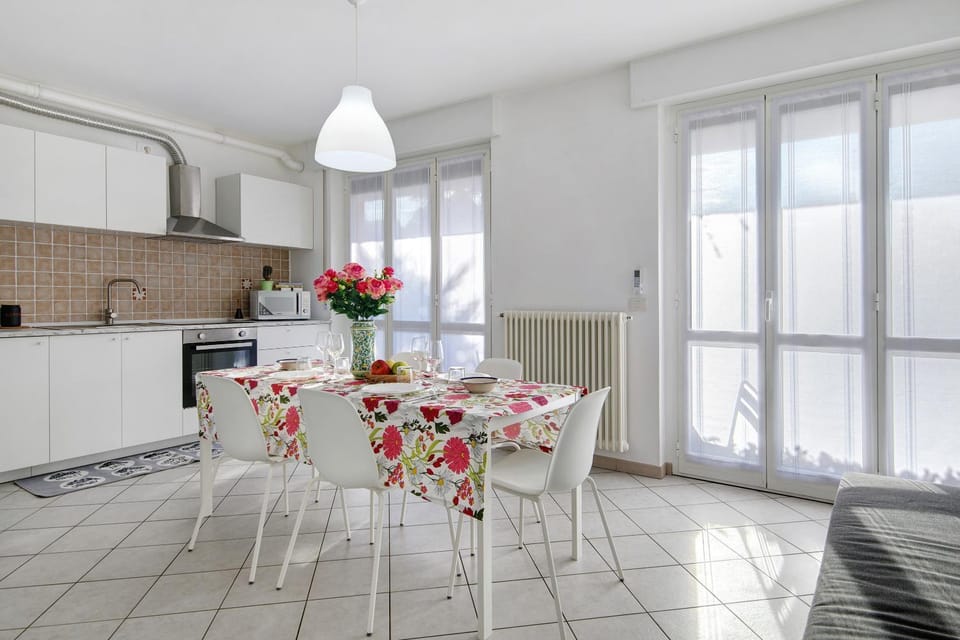 Property building, Kitchen or kitchenette, Living room