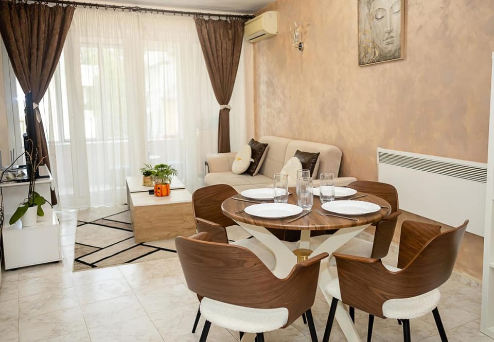 Living room, Seating area, Dining area