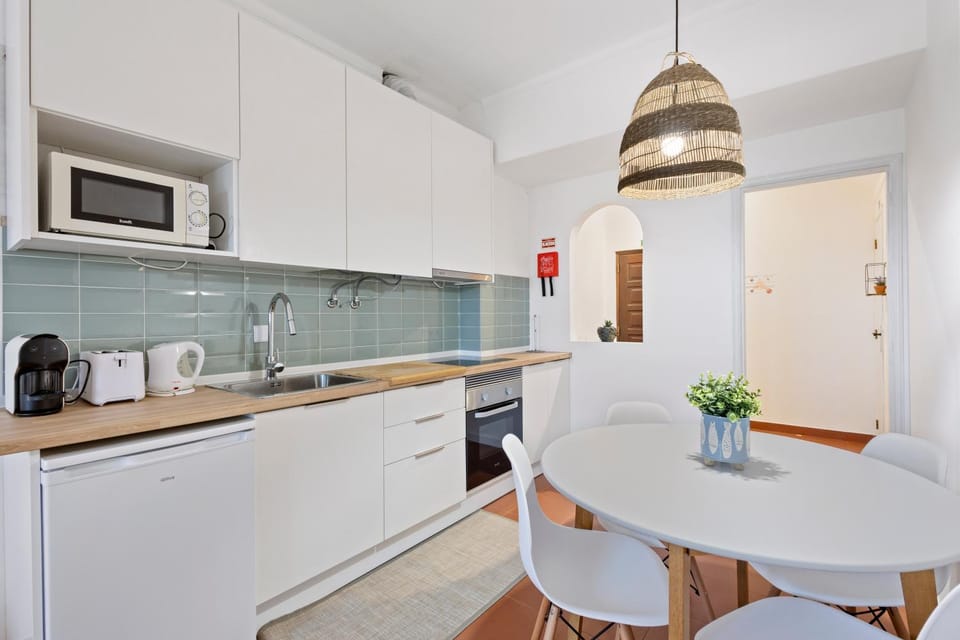 Kitchen or kitchenette, Dining area, oven, stove, toaster