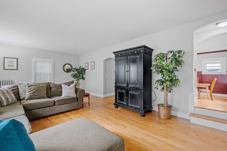 North End Single Family 4 Bed 2 Bath House in Manchester