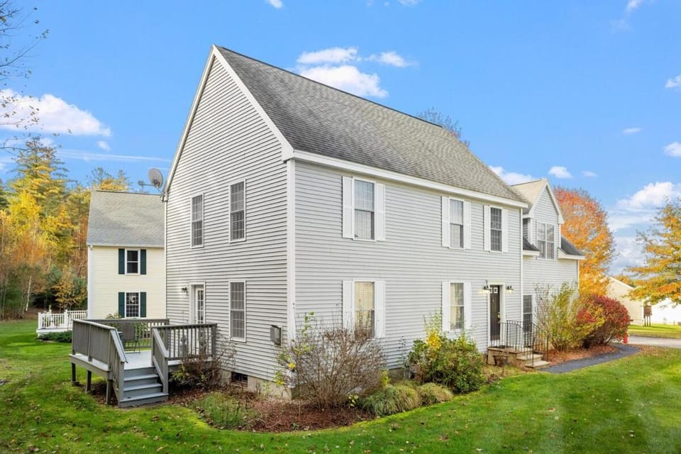 Modern Open Concept 4 Bed 2 5 Bath Mid to LongTerm Private Single Family Home House in Manchester
