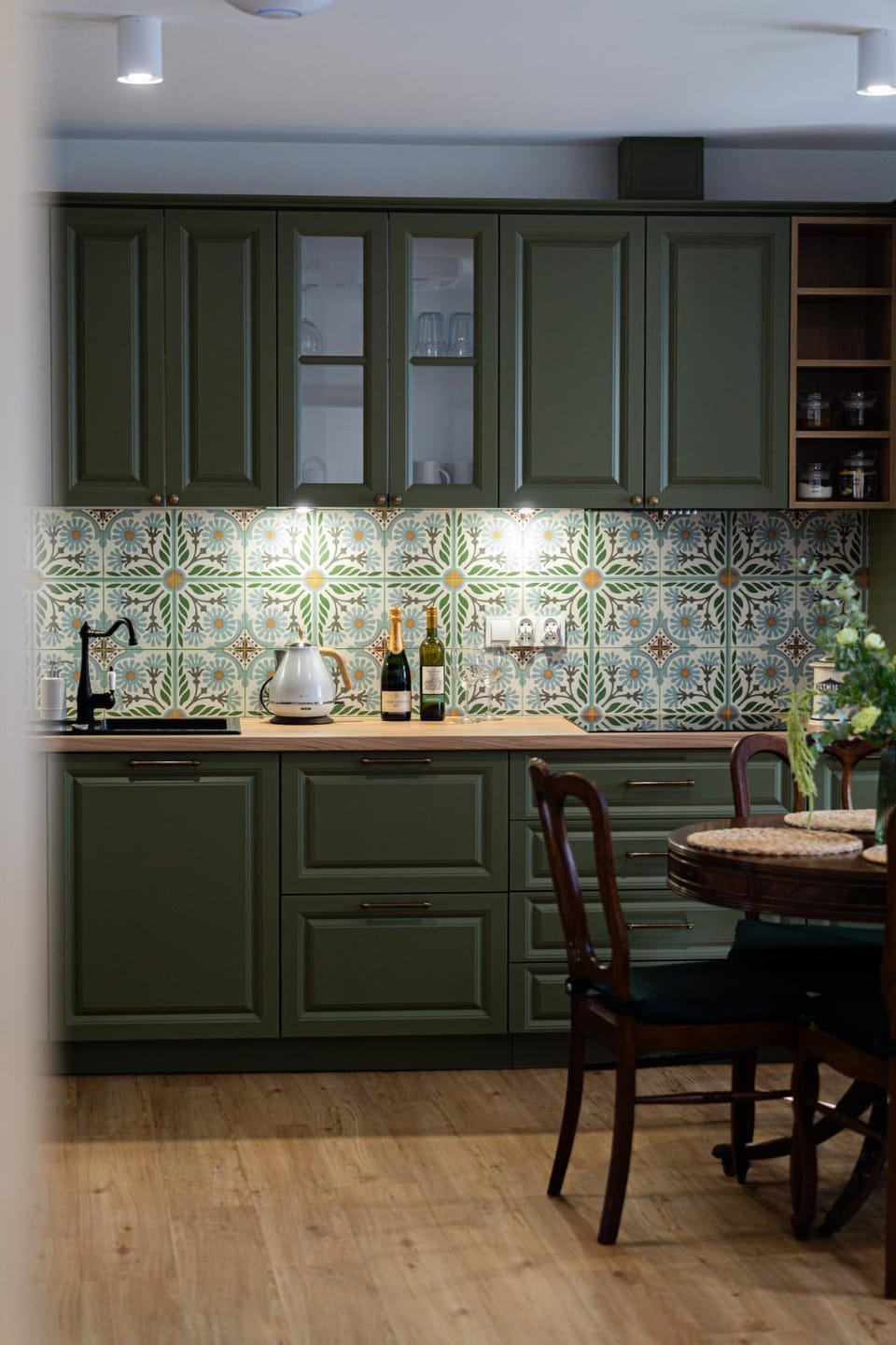 Kitchen or kitchenette, Photo of the whole room, Dining area