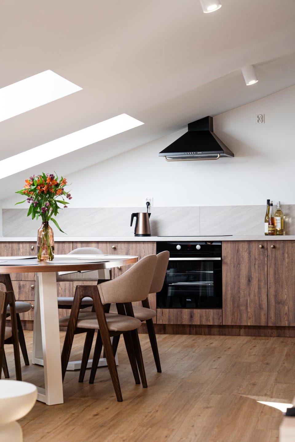 Kitchen or kitchenette, Photo of the whole room, Dining area