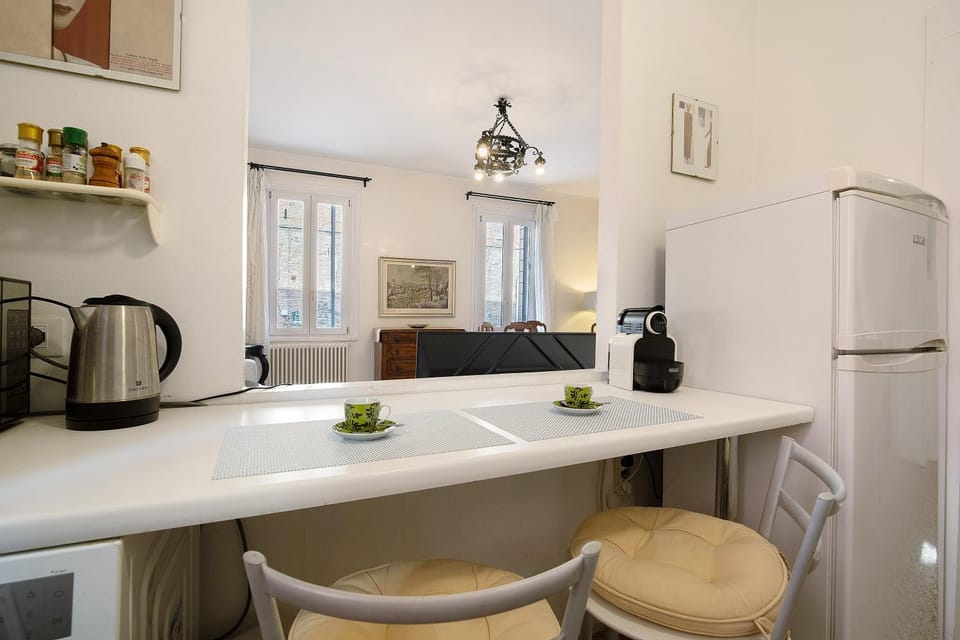 Property building, Kitchen or kitchenette, Living room