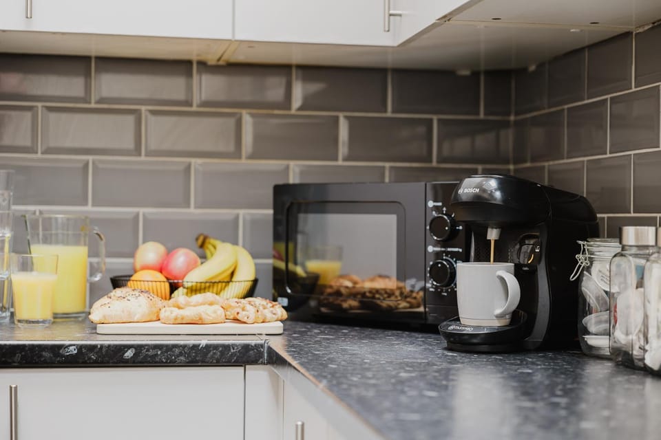 Coffee/tea facilities, microwave, kitchen