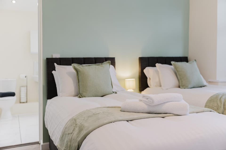 Toilet, Bed, Bathroom, Bedroom