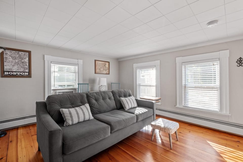 2nd Flr Large 1 Bed - Short to Midterm Rental Apartment in Exeter