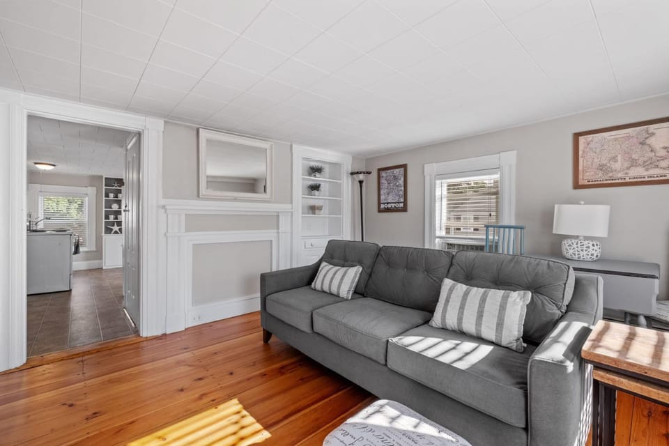 2nd Flr Large 1 Bed - Short to Midterm Rental Apartment in Exeter