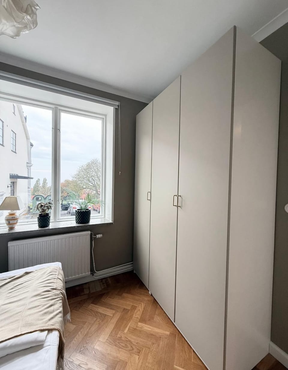Bedroom, wardrobe