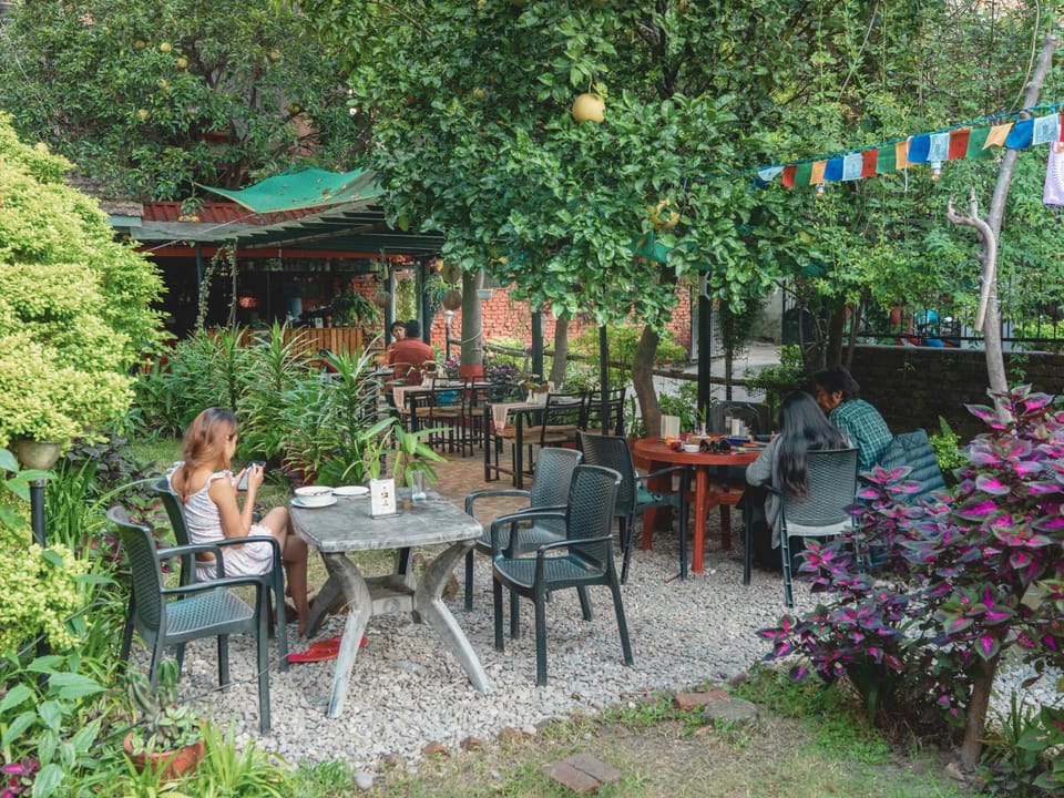 Restaurant/places to eat, Garden, Seating area