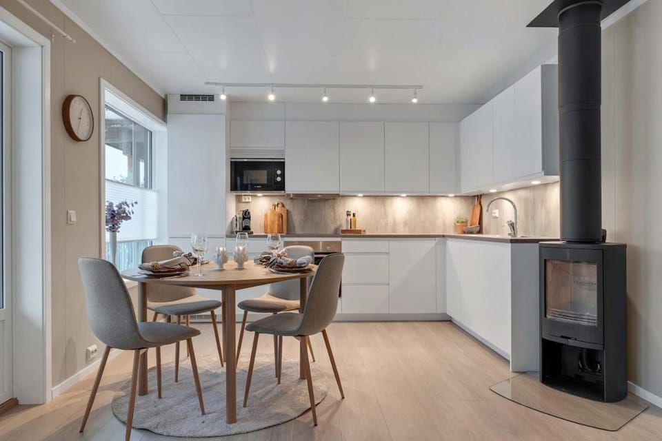 Dining area, dishwasher, oven