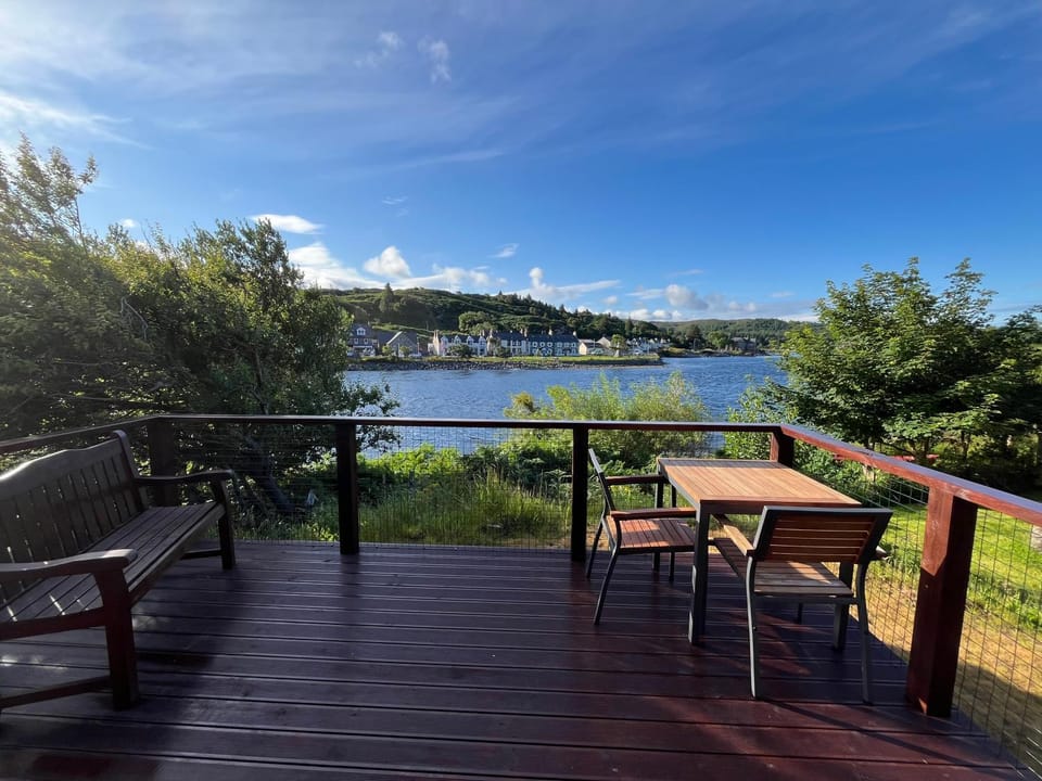 Property building, Natural landscape, Balcony/Terrace, River view