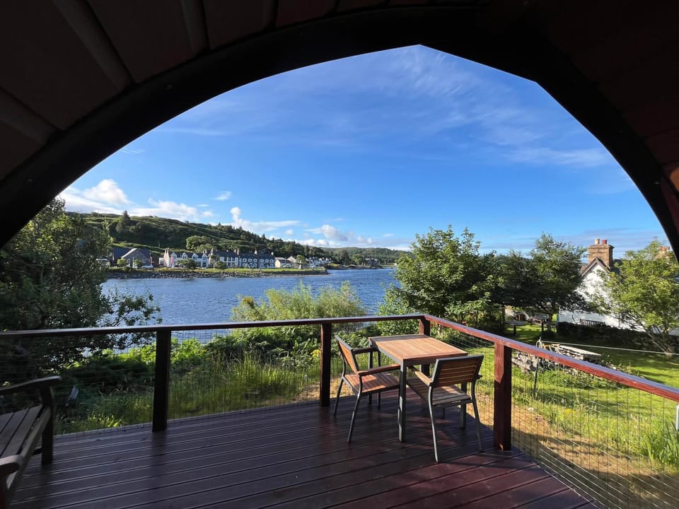 Property building, Natural landscape, View (from property/room), Balcony/Terrace, Dining area, River view
