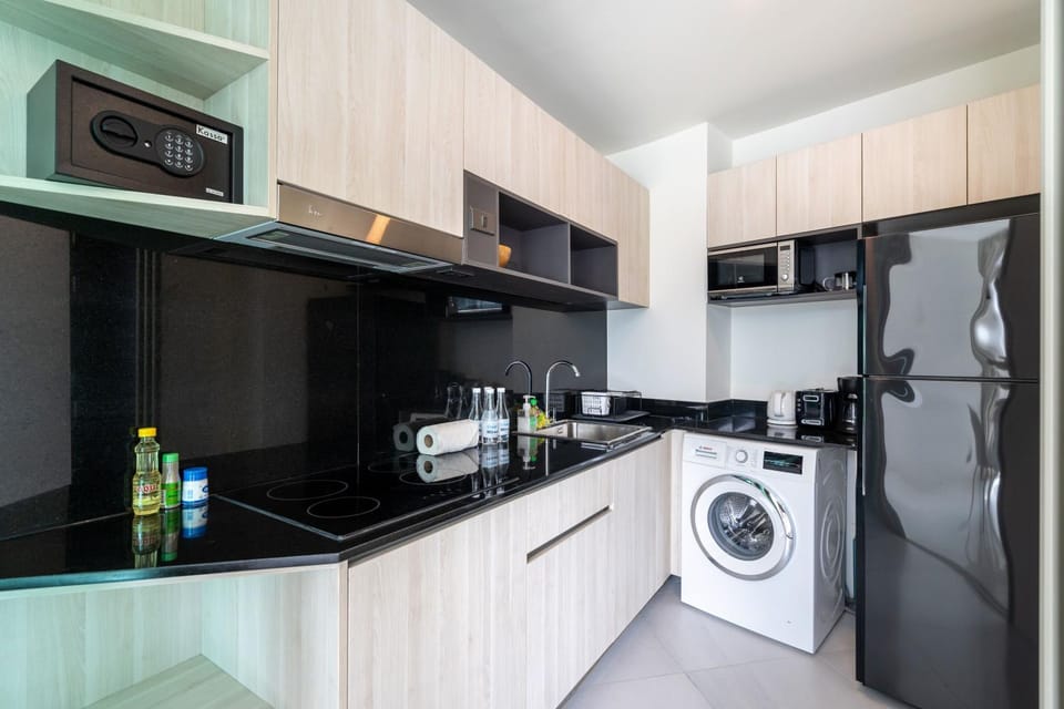 Coffee/tea facilities, Kitchen or kitchenette, oven, stove, toaster, washing machine