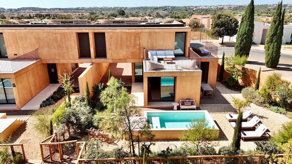 Property building, Swimming pool
