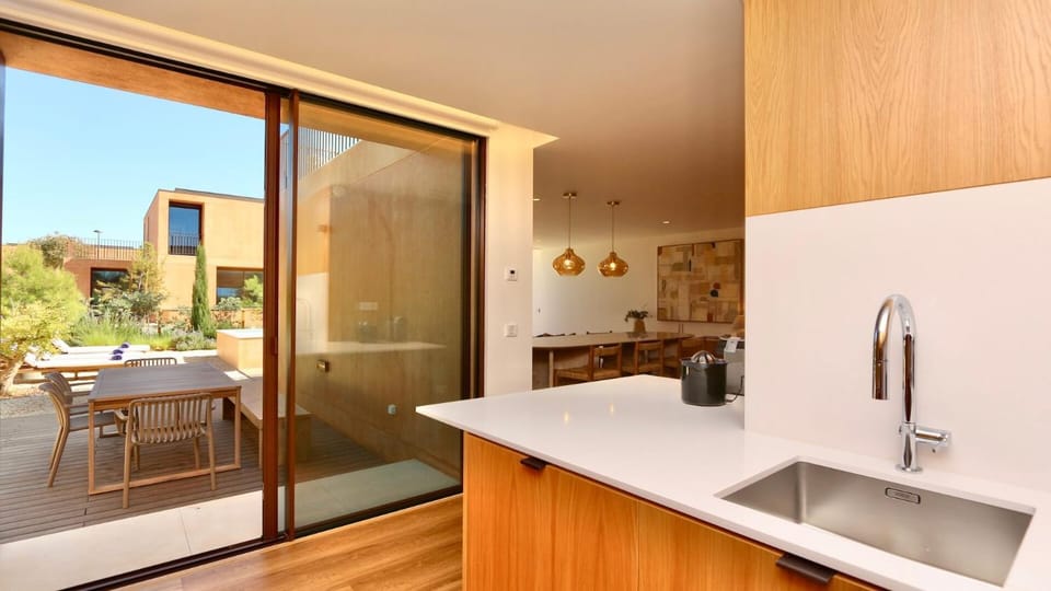 Kitchen or kitchenette, Seating area