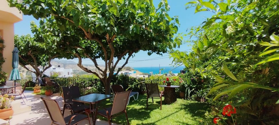 Dining area, Garden view, Sea view