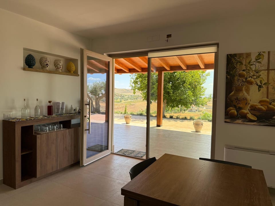 Coffee/tea facilities, Dining area, Breakfast