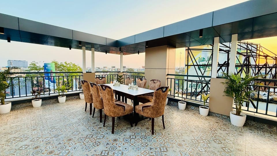 Hotel Roop Cliff, Bhopal Hotel in India
