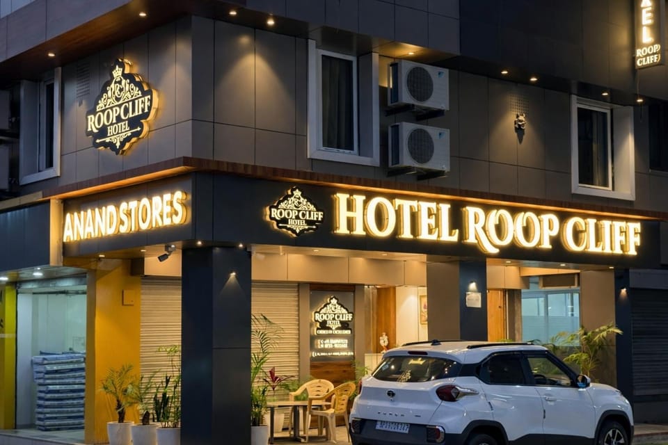 Hotel Roop Cliff, Bhopal Hotel in India