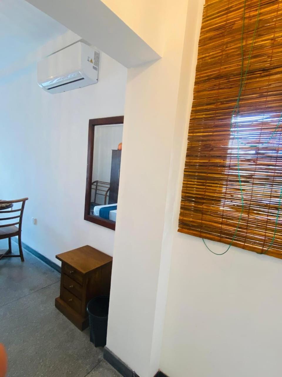 Living room, Seating area, air conditioner