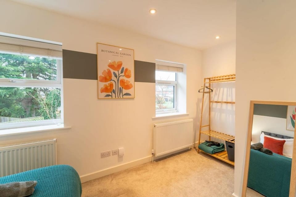 Bed, Seating area, Bedroom