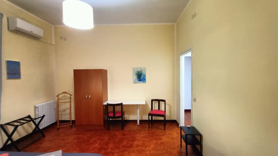 Photo of the whole room, Bedroom, air conditioner