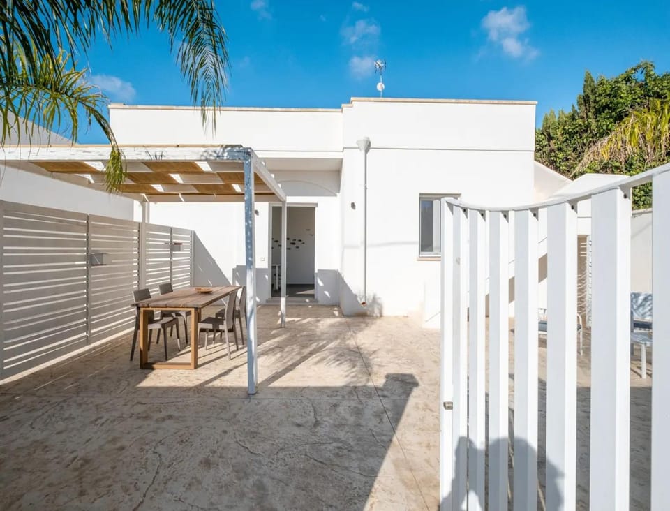Villa Ondaluna Charme e Relax a Porto Cesareo House in Torre Lapillo