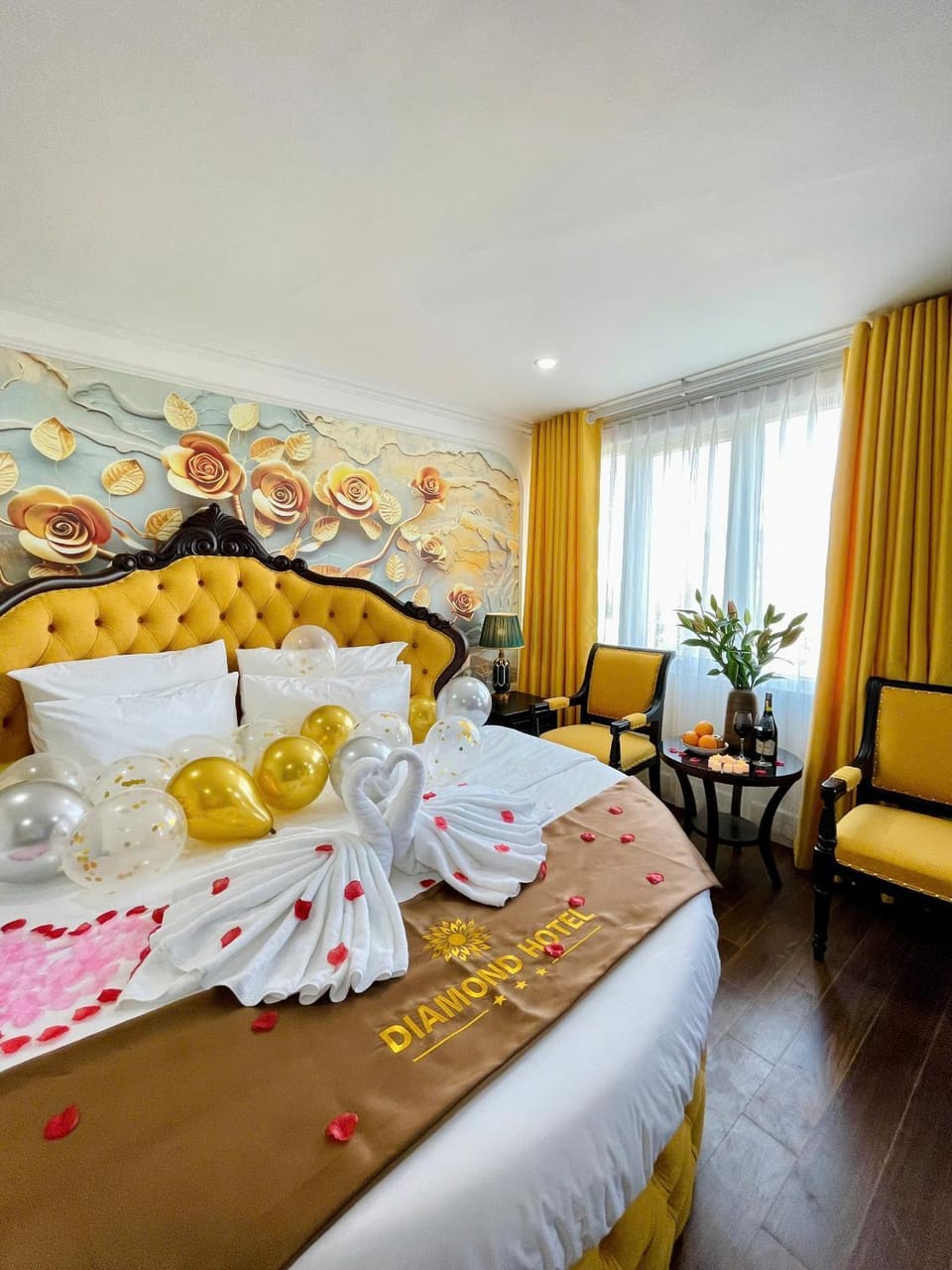 Bed, Living room, Photo of the whole room, Seating area, Bedroom, towels