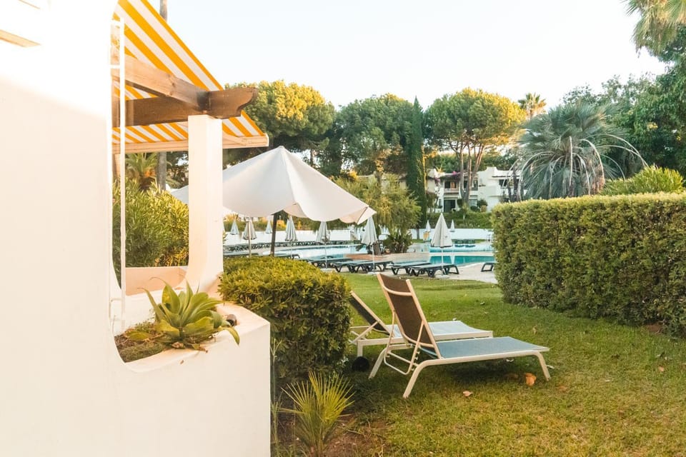 Property building, Garden view, Swimming pool, sunbed, air conditioner, air conditioner