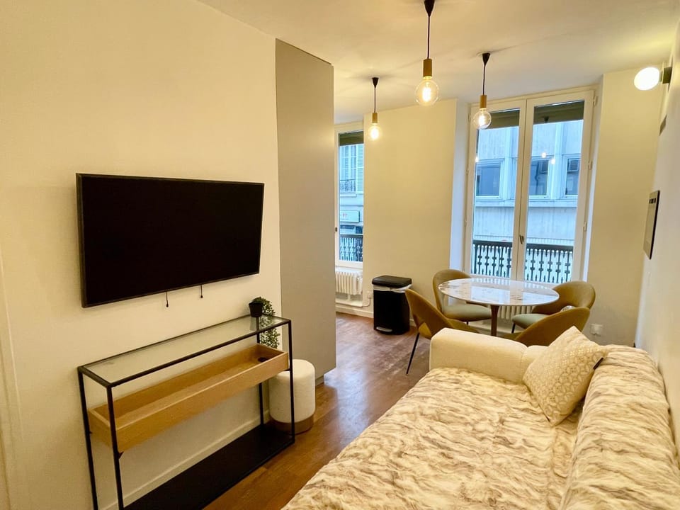 TV and multimedia, Living room, Seating area