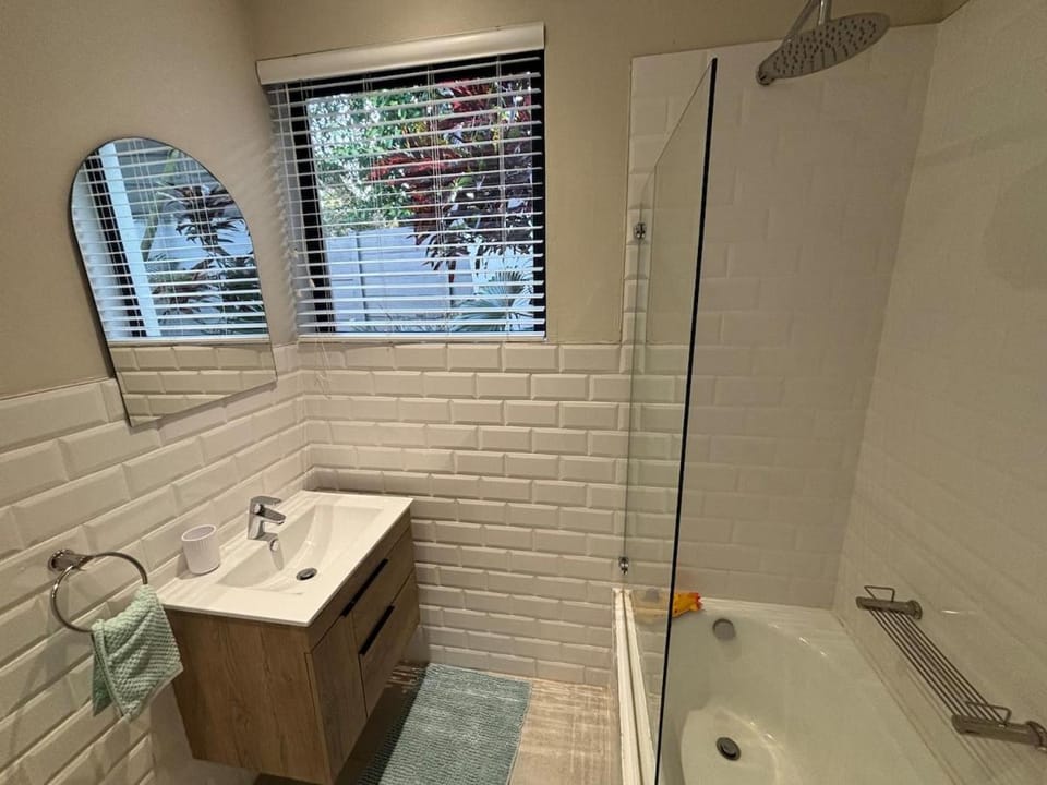 Shower, Bathroom, Bath, towels