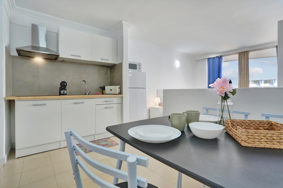 Top Floor Studio, Pools, Fast Internet, Parking Apartment in Abona
