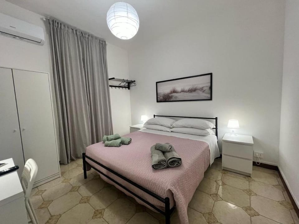 Bed, Bedroom, towels, wardrobe