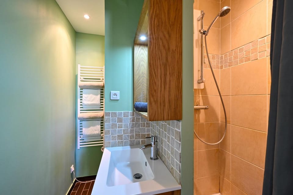 Shower, Bathroom