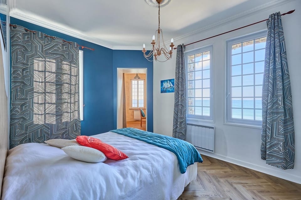 Bed, Bedroom, Sea view