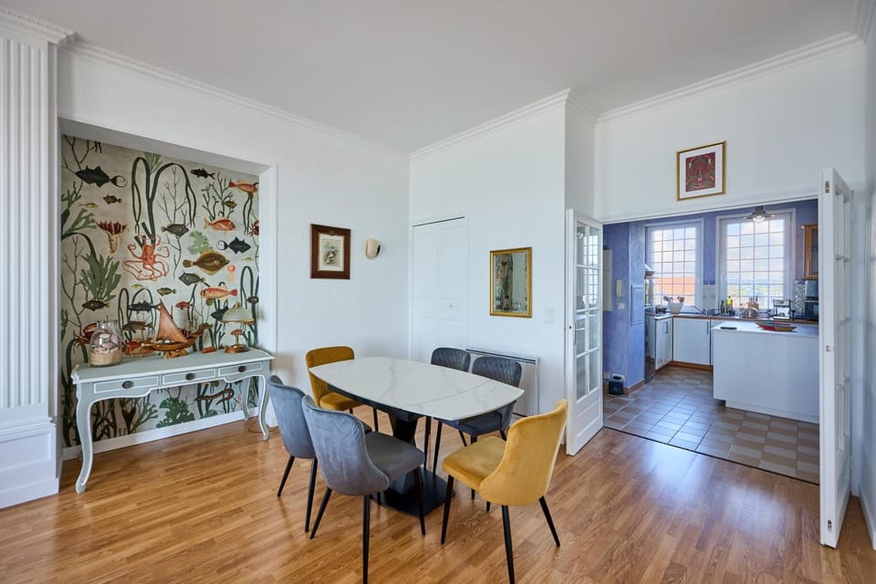 Living room, Dining area