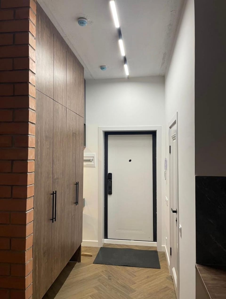 Facade/entrance, wardrobe